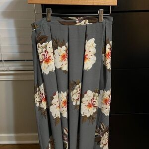 Chic Floral A-Line Skirt - Gray